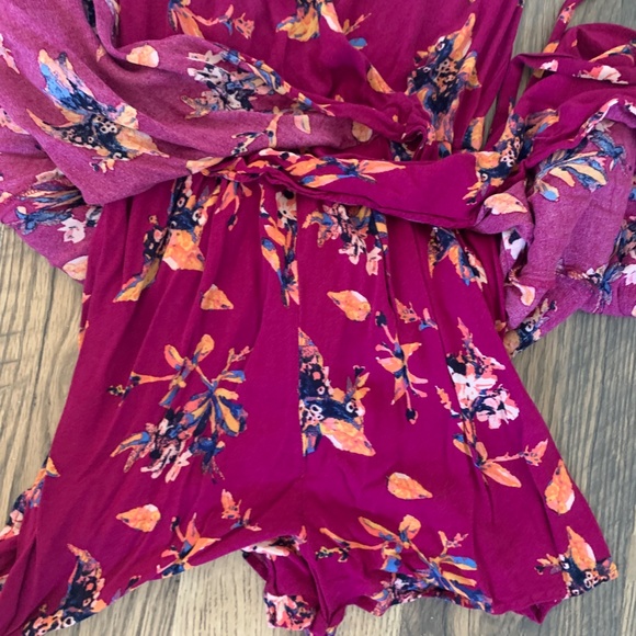 Xhilaration Flowy Dress/Romper, Fuchsia with floral, Size (M) - Picture 6 of 6